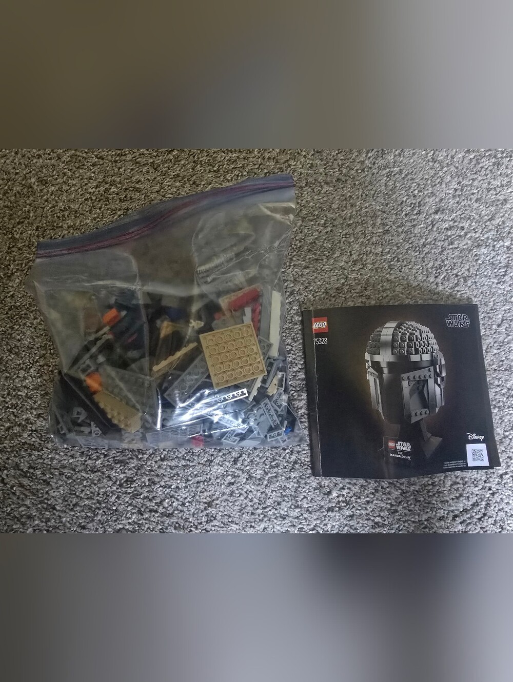 Lego Mandalorian Helmet Pieces with Instruction Booklet - Black/Grey